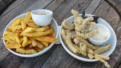 spike bar & cafe