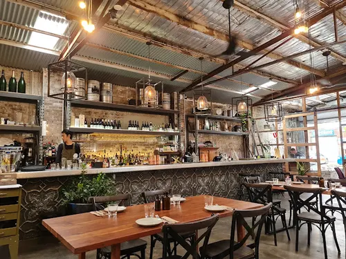 No. 5 Restaurant and Bar