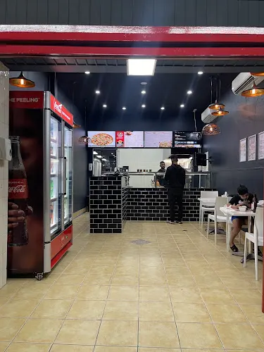 Mad Toppings Riverstone