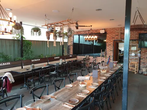 Itza Mezza Bar & Grill