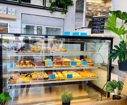 Fiji bakery & coffee on the rocks