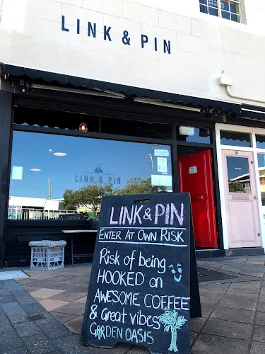 LINK & PIN CAFE