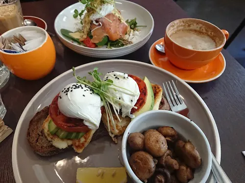 Le Monde Cafe
