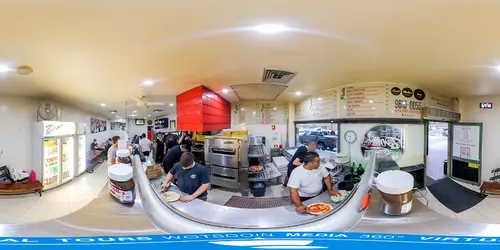 Doms Pizza Bar